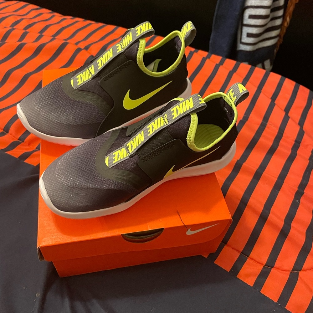 Boys Nike Flex Runner Shoe Size 13C